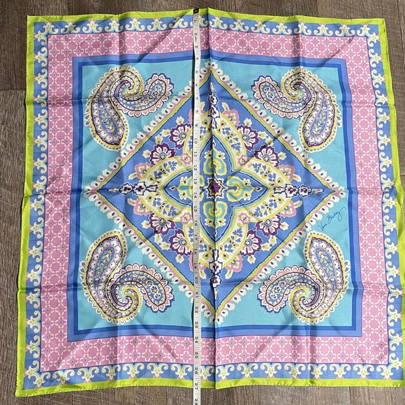 NWT Vera Bradley 100% Silk Capri Blue Paisley Scarf - Picture 4 of 5